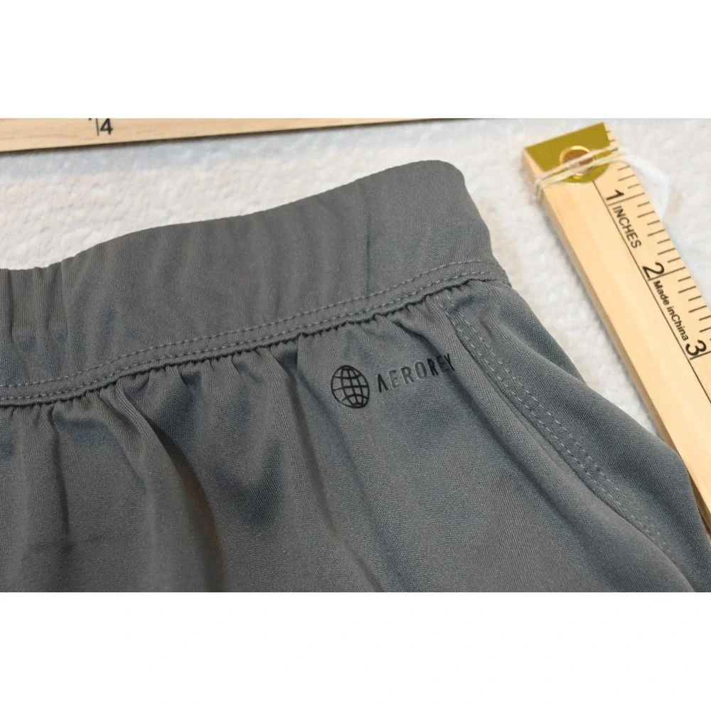 Adidas Athletic Gym Shorts Mens Medium Gray Drawstring Pockets Sporty Excellent